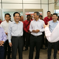 SMRT Chairman Mr Seah Moon Ming visits Bukit Panjang Integrated Transport Hub to appreciate SMRT Bus Captains